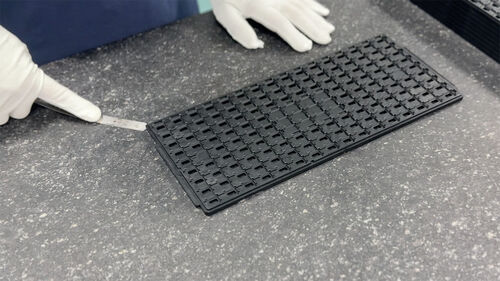 Otomatik hatlarda yüksek hassasiyetli JEDEC tepsilerin rolü